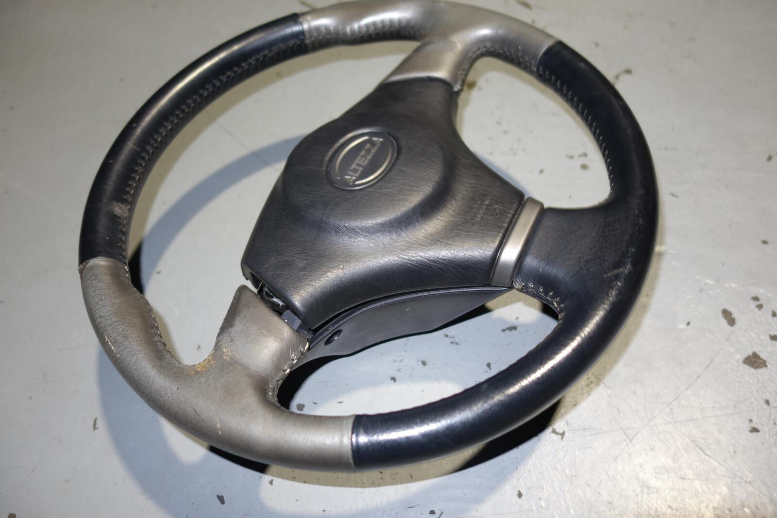 JDM Toyota Altezza Lexus IS300 Steering Wheel SXE10 2001 2002 2003 2004 2005