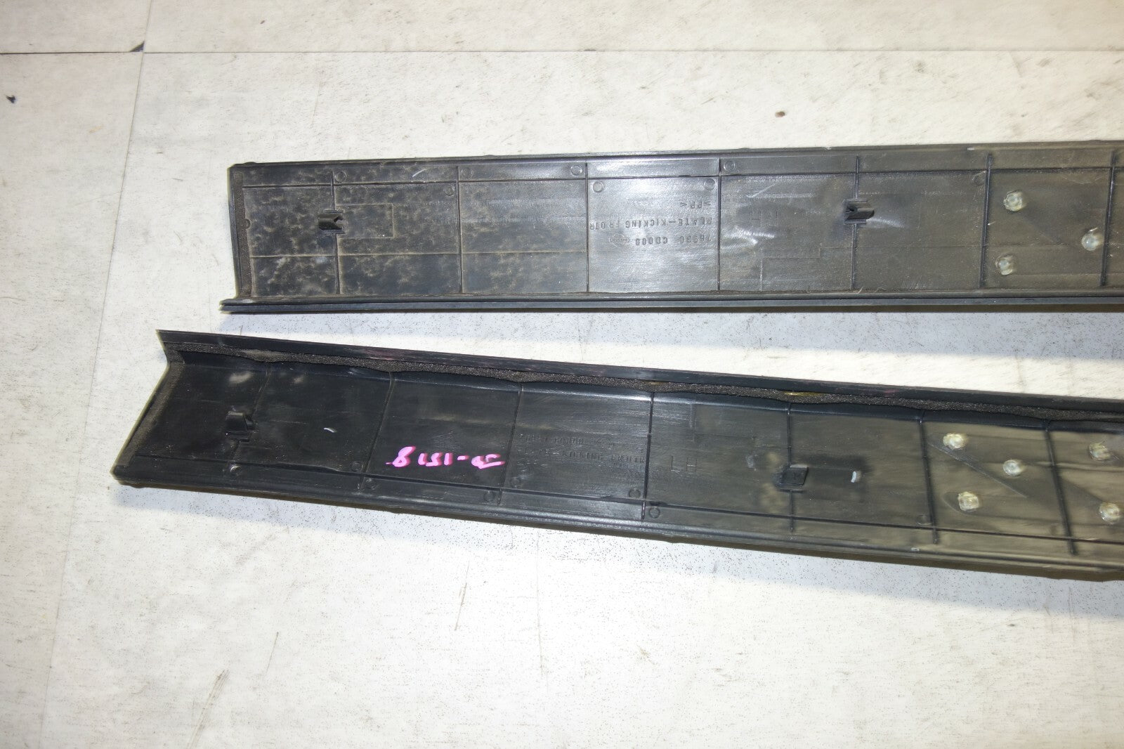 JDM 2003-2005 NISSAN 350Z Z33 OEM DOOR SILLS SCUFF PLATES DOOR STEPS KICK