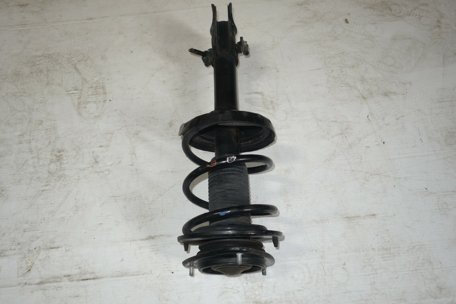 JDM 05-09 SUBARU LEGACY OUTBACK KYB FRONT LEFT SIDE SHOCK STRUT ASSEMBLY  WAGON