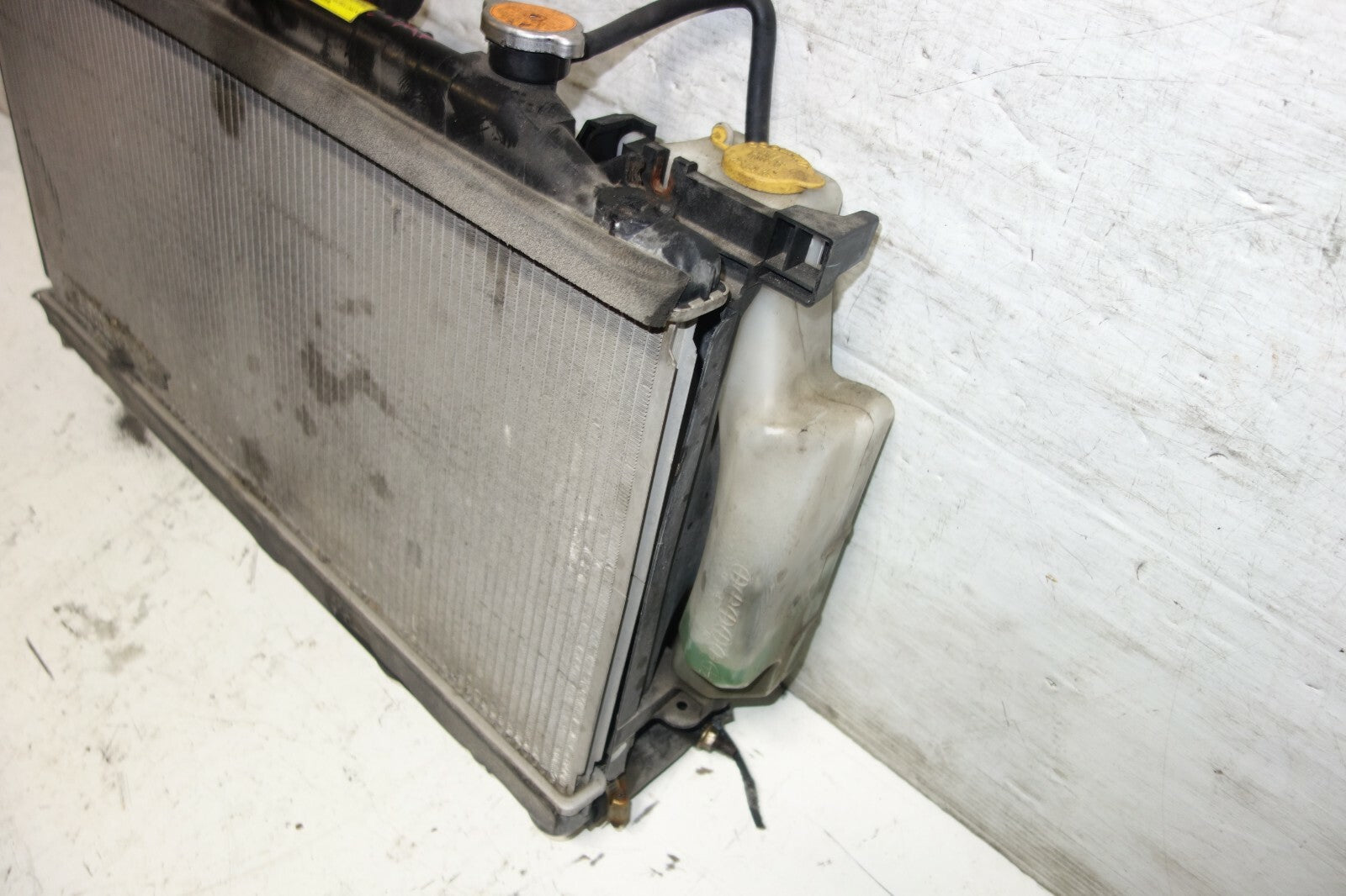 Subaru Forester Genuine Radiator Rad With Fans A/T Non-turbo 2009-2013