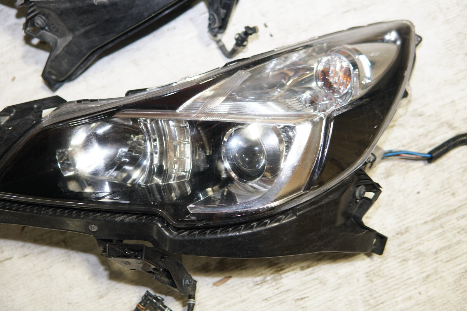 JDM 2010-2014 GENUINE SUBARU LEGACY OUTBACK OEM HID HEAD LIGHT LAMPS BRM BR9 BM9