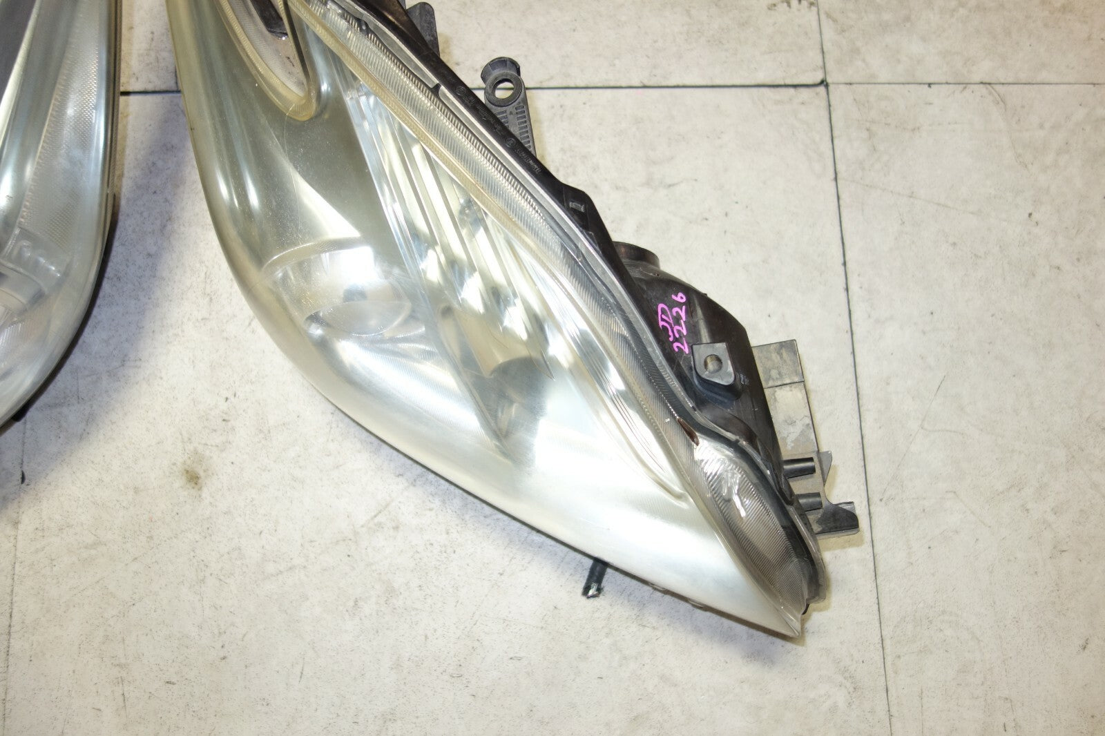 JDM Toyota Prius Headlights Head Lamps OEM 2010 2011 OEM Genuine Japan No Amber