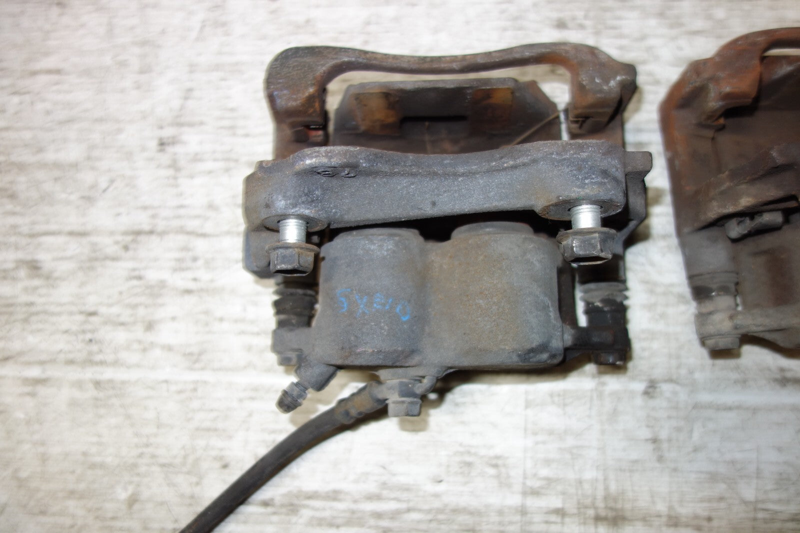 JDM 2001-2005 TOYOTA ALTEZZA LEXUS IS300 OEM FRONT 2 POT BRAKE CALIPERS ORIGINAL