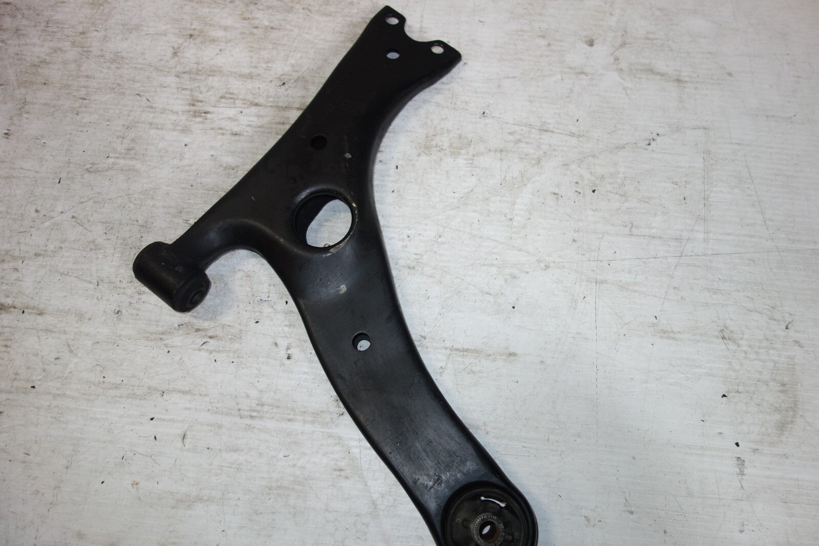 JDM 2000-2005 TOYOTA CELICA OEM FRONT LOWER CONTROL ARM RIGHT SIDE GT GTS ZZT231