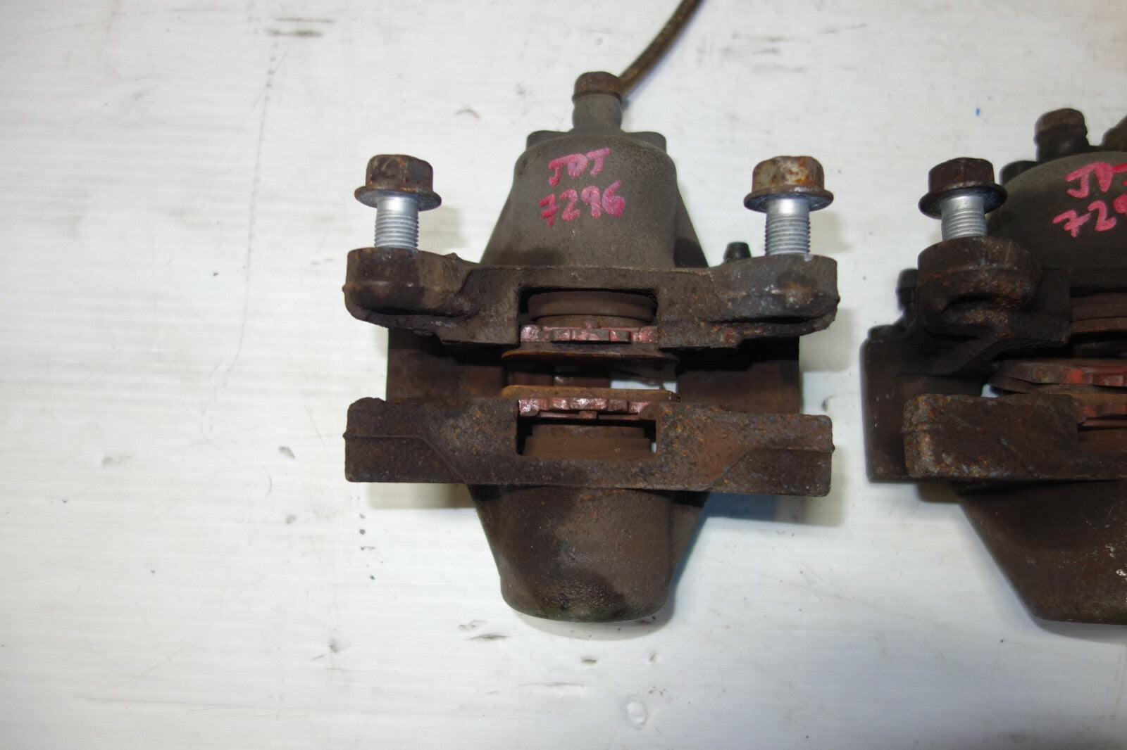 Lexus IS300 Rear Brake Calipers 2001 2002 2003 2004 2005 OEM Genuine Japan