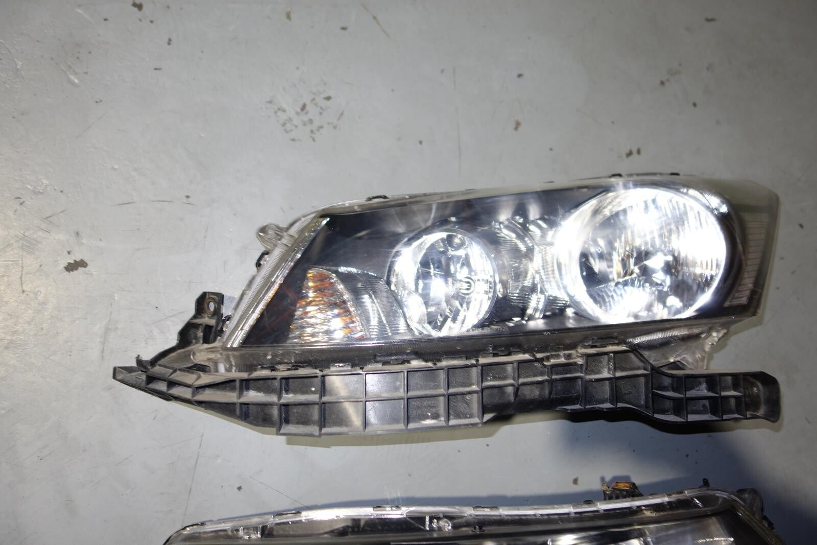 JDM Honda Accord CP3 Head Lights Lamps Pair OEM HID Black Housing 2008-2012