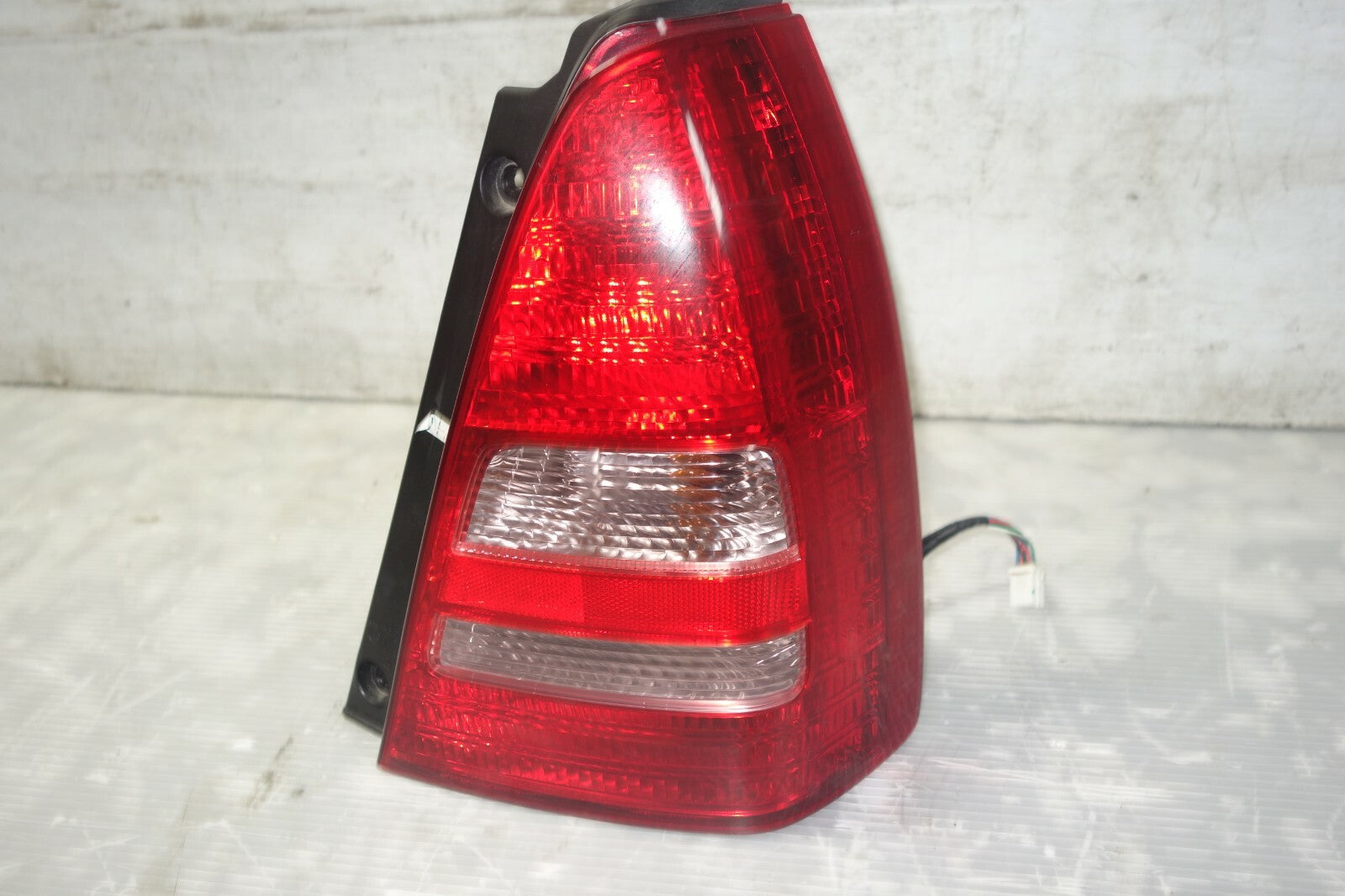 JDM 2003-2005 SUBARU FORESTER GENUINE SG5 SG OEM TAIL LIGHT LAMP RIGHT SIDE