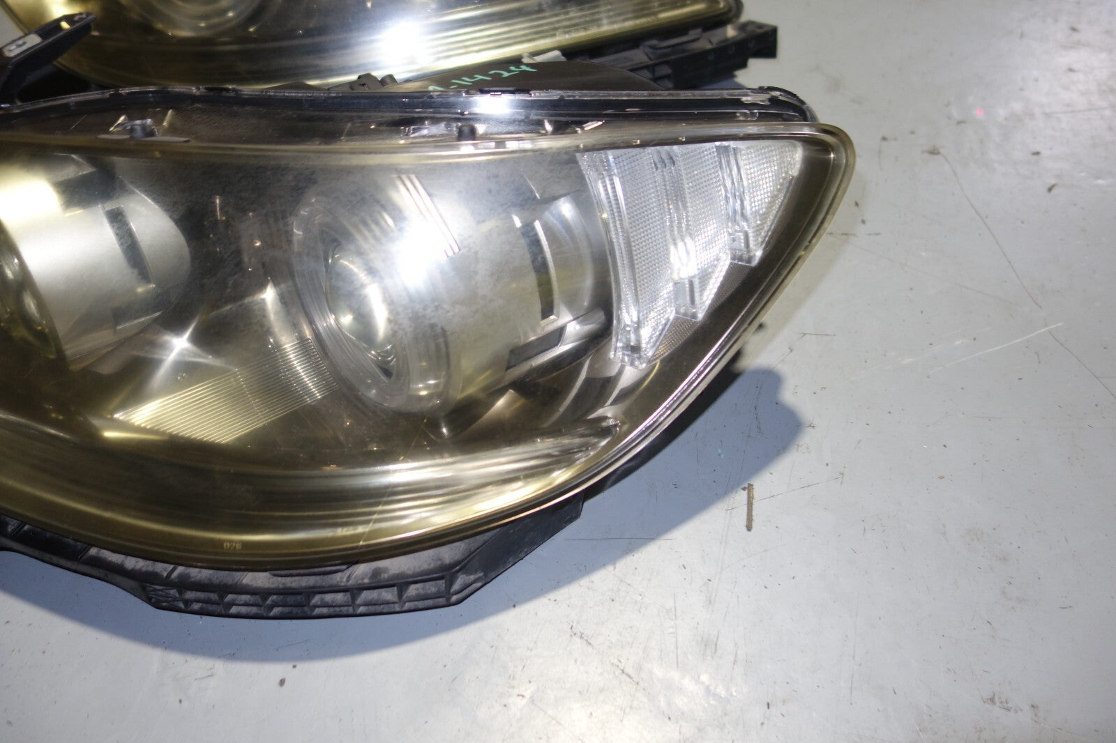 JDM 05-08 GENUINE ACURA RL CLEAR OEM HID HEAD LIGHTS KB1 HEADLIGHTS PAIR LH & RH
