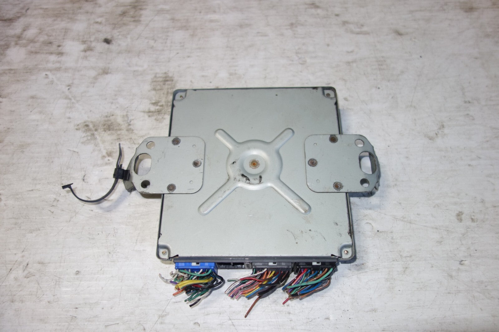 JDM Subaru BH9-22611-AE001 ECU EJ254 AVCS Engine A/T ECM