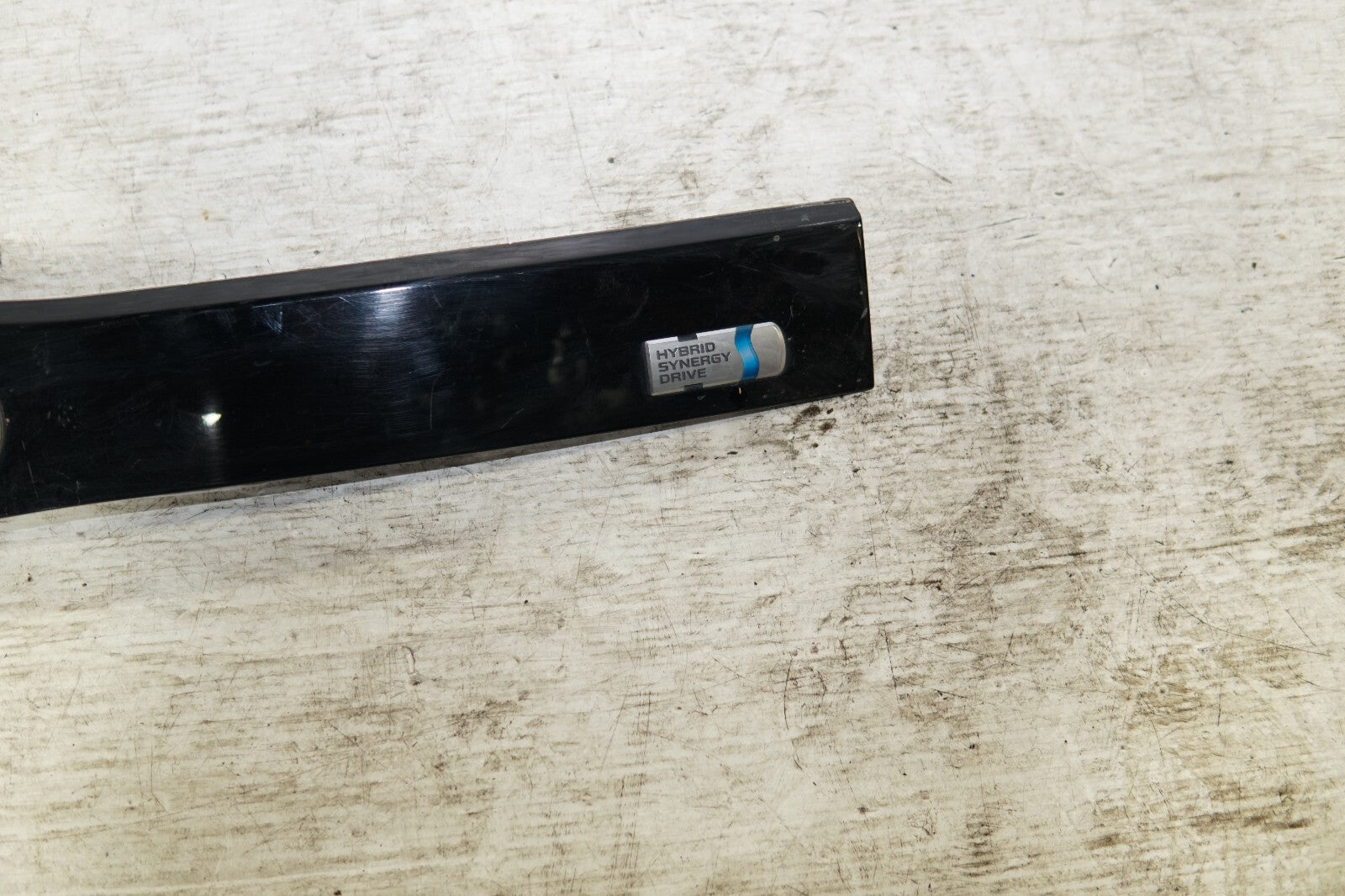 JDM Toyota Prius Rear CENTER GARNISH  ZVW30 2010-2011-2012-2013-2014-2015 MF-363