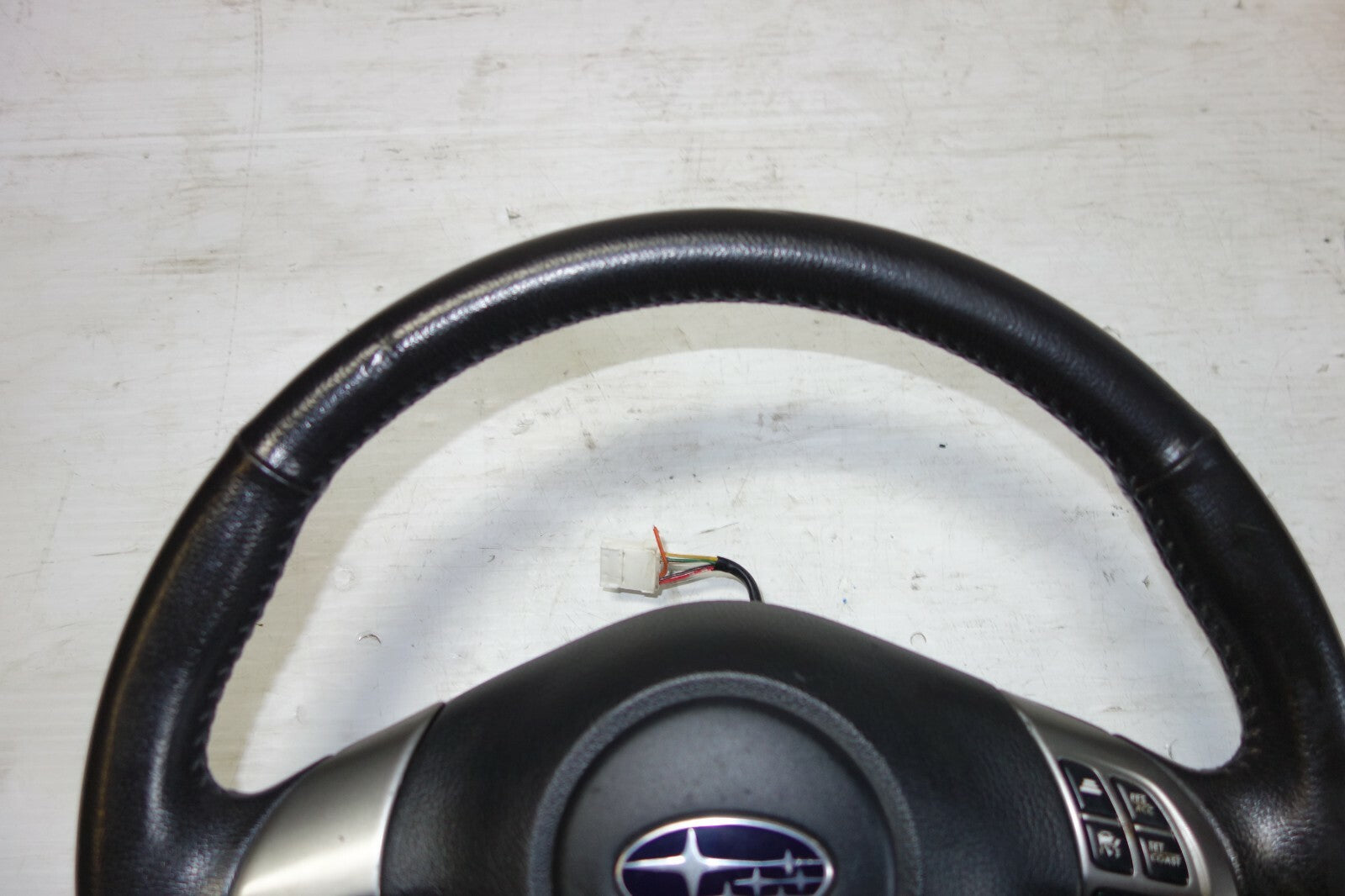 JDM 2005-2009 SUBARU LEGACY & OUTBACK STEERING WHEEL & HUB 2005-2009 M-910