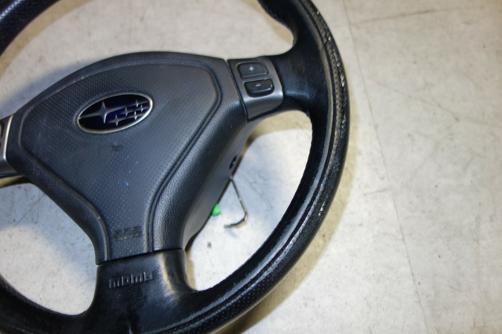 JDM 2003-2008 SUBARU FORESTER SG5 SG9 MOMO STEERING WHEEL & HUB 2003-2008