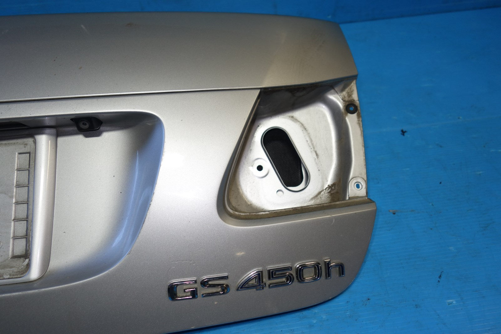 JDM LEXUS GS450H REAR TRUNK LID LUGGAGE DOOR COVER 69204-53010 OEM 2007-2011