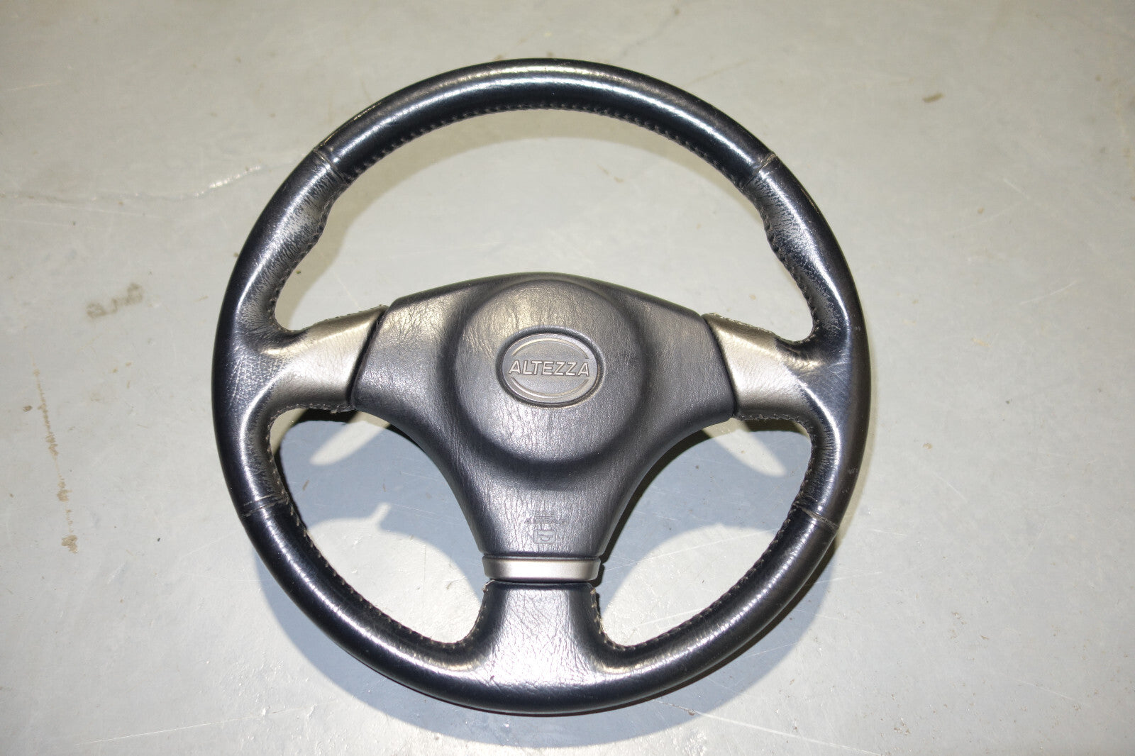 JDM Toyota Altezza Lexus IS300 Steering Wheel SXE10 2001 2002 2003 2004 2005