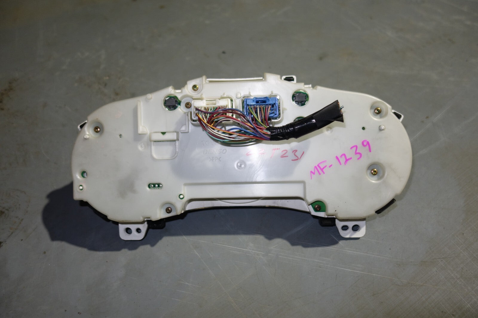 JDM 2001-2005 TOYOTA CELICA ZZT231 OEM USED GAUGE CLUSTER SPEEDOMETER MANUAL M/T
