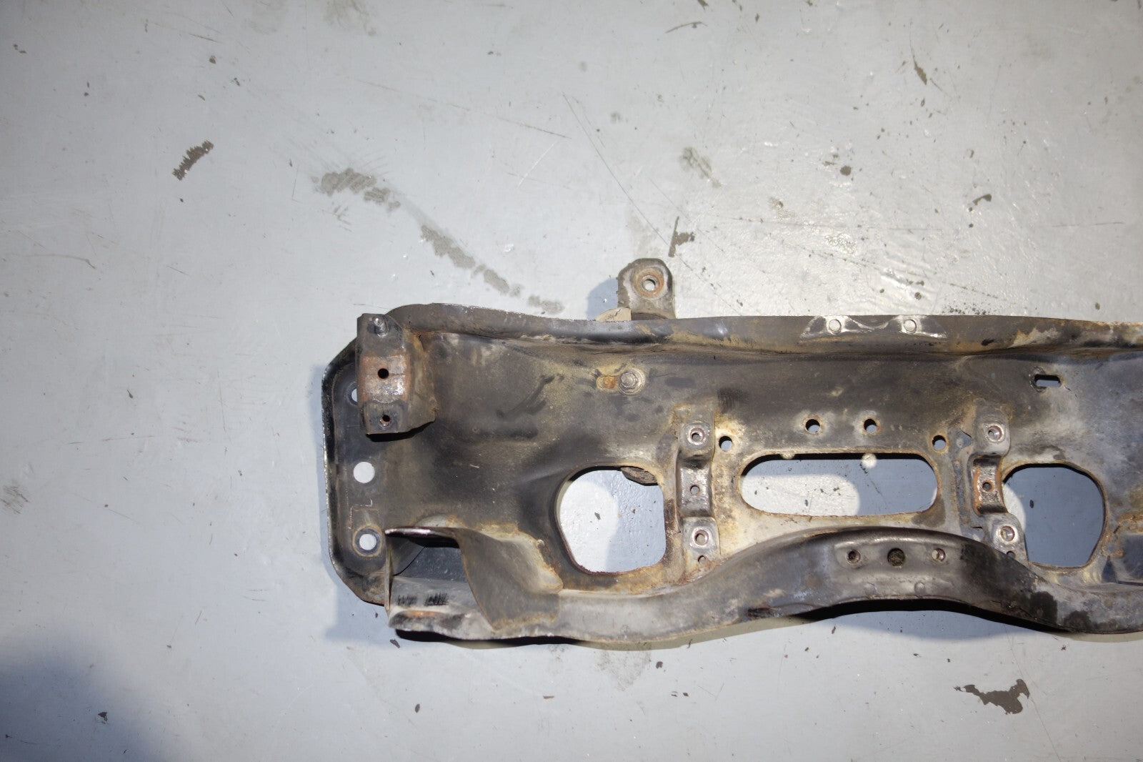JDM 00-04 SUBARU LEGACY B4 TWIN TURBO EJ208 FRONT SUBFRAME CRADLE CROSSMEMBER