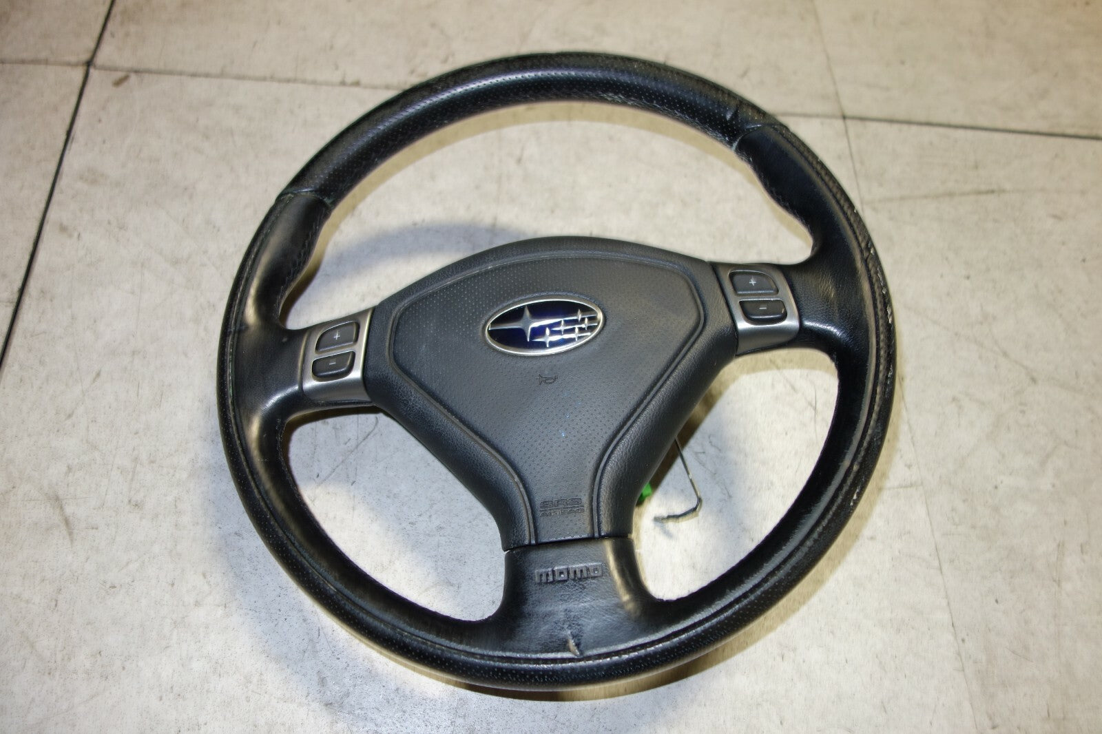 JDM 2003-2008 SUBARU FORESTER SG5 SG9 MOMO STEERING WHEEL & HUB 2003-2008
