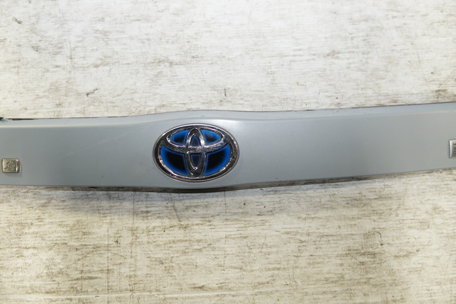 JDM Toyota Prius Rear CENTER GARNISH  ZVW30 2010-2011-2012-2013-2014-2015 MF-331