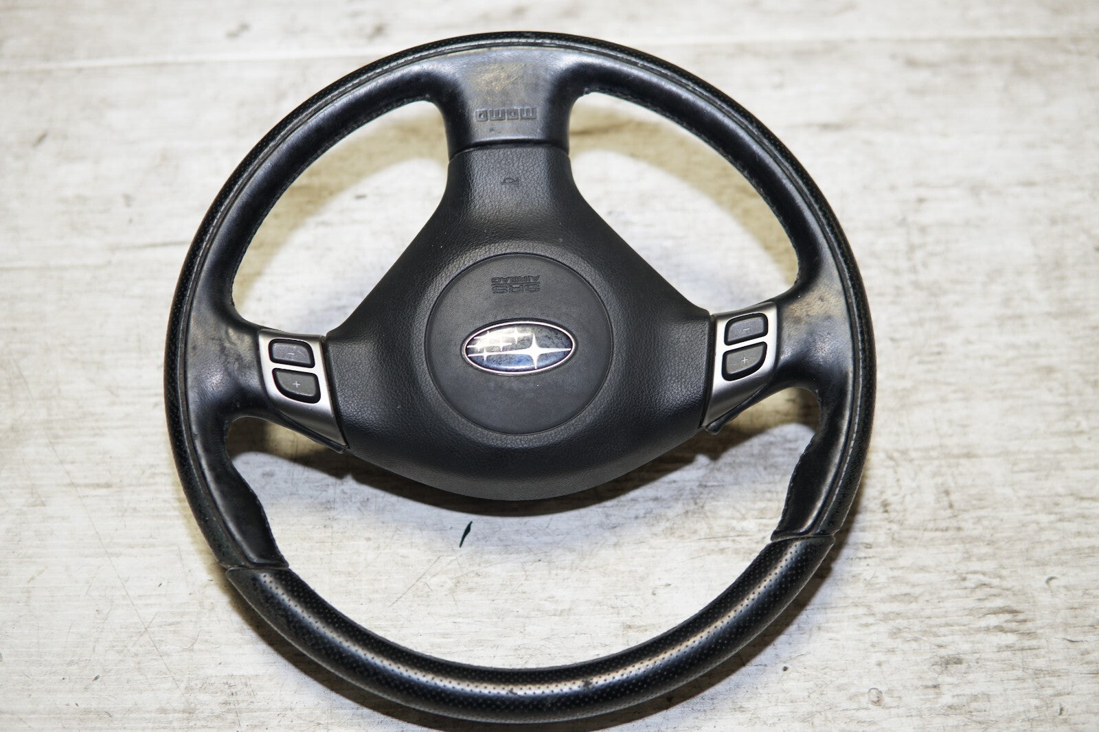 JDM 2005-2009 SUBARU LEGACY & OUTBACK MOMO STEERING WHEEL & HUB 05-2009 MF-274
