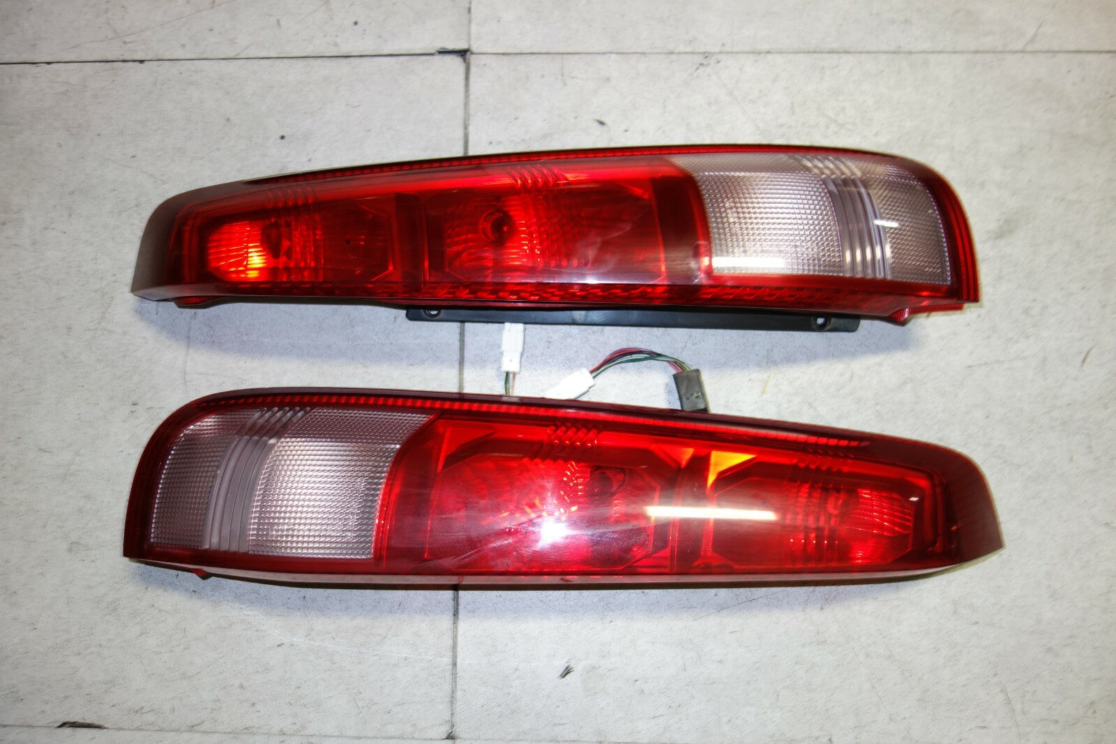 JDM Nissan X-Trail GT OEM Rear Taillights Taillamps PNT30 Left & Right 2000-2006