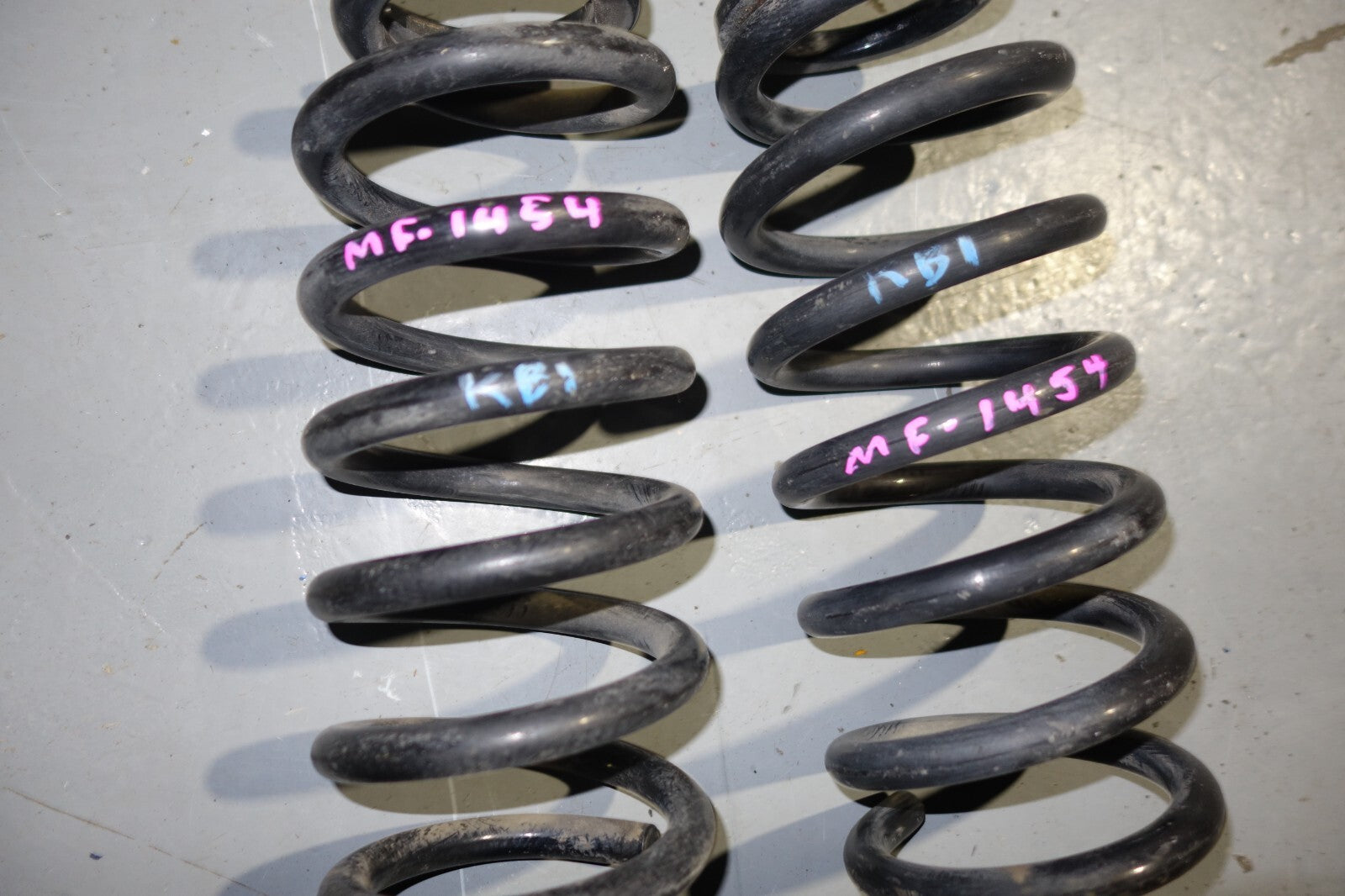 JDM 2005-2008 ACURA RL KB1 OEM  REAR SPRINGS Fits : RL HONDA LEGEND JAPAN