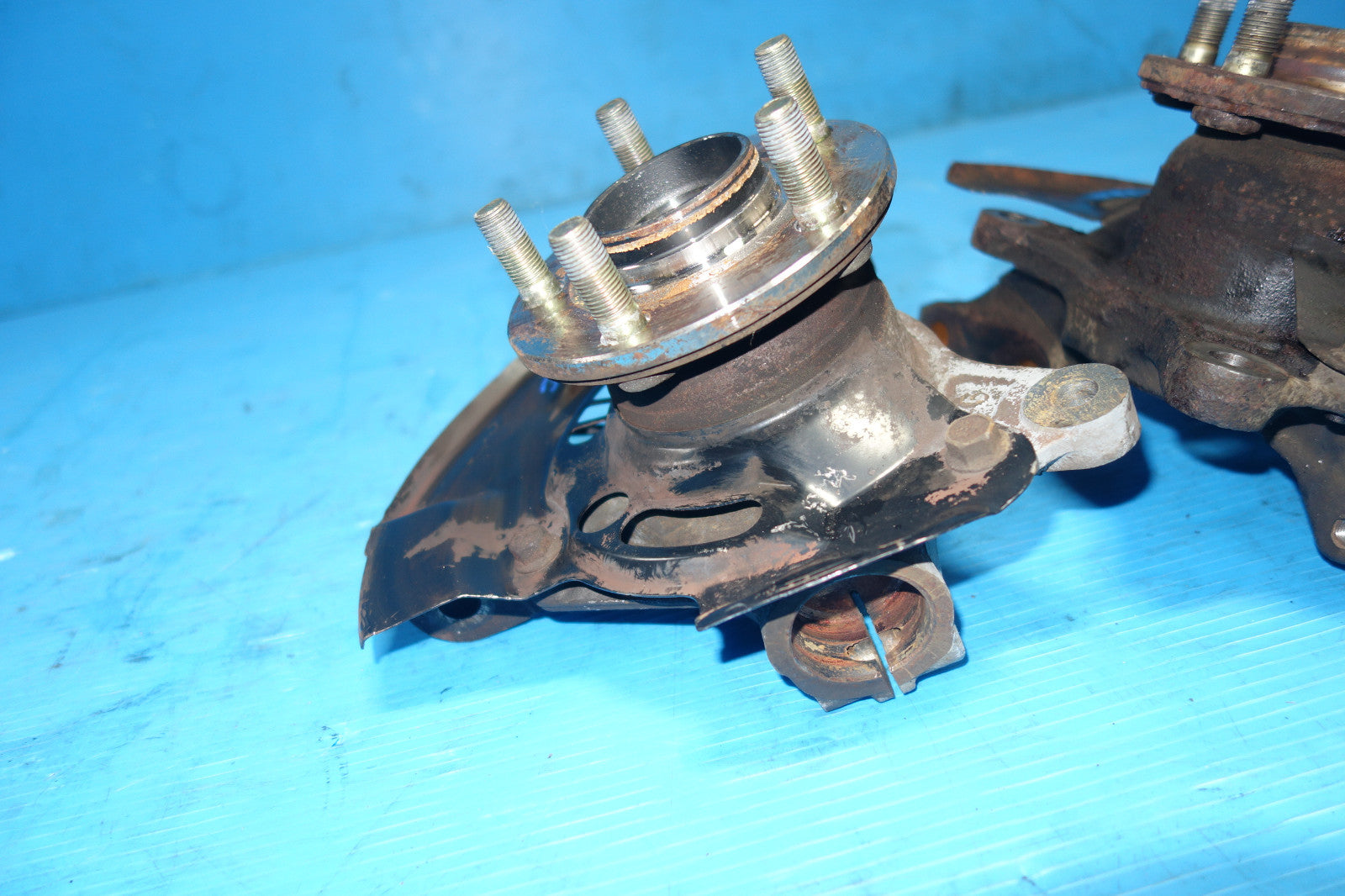 2005-2006 Saab 9-2X Front Spindles Hubs Knuckles Bearings 5X100 Left & Right