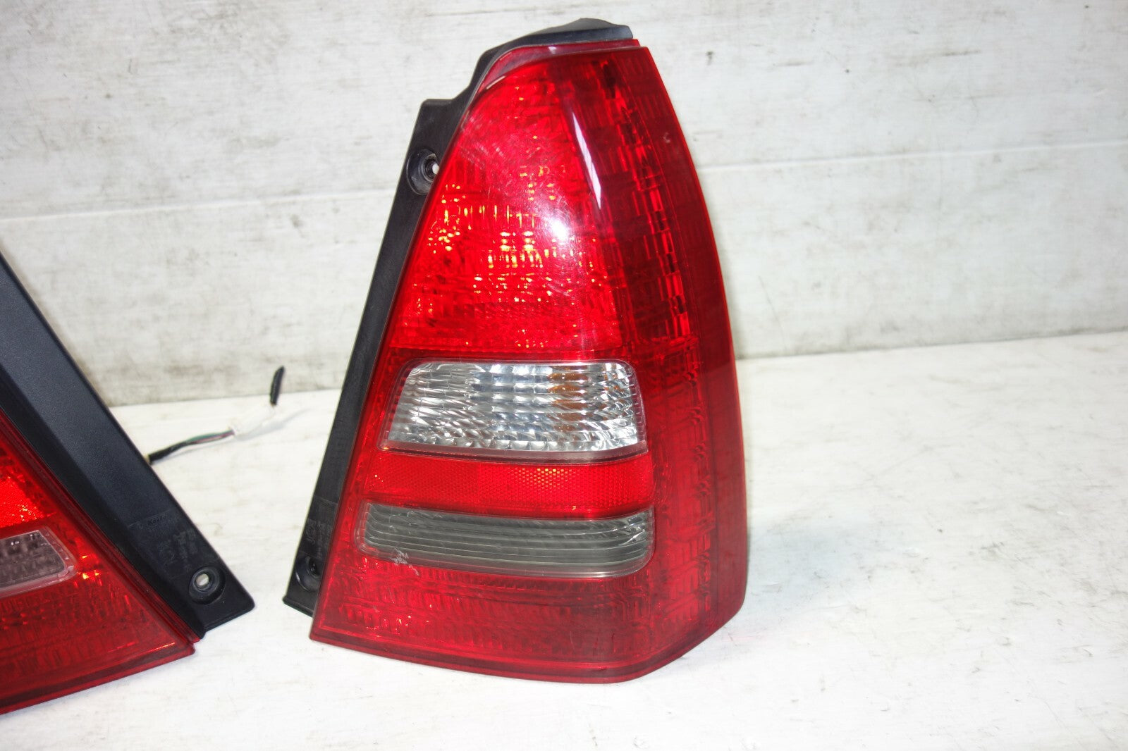 JDM SUBARU FORESTER SG5 SG OEM TAIL LIGHTS LAMPS LEFT & RIGHT SIDE SET 2003-2005