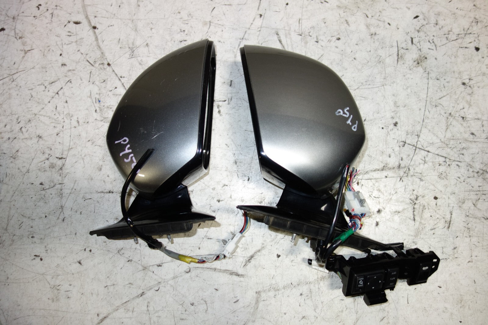 JDM Infiniti M35 / M45 Side View Mirrors Power Folding LED Signal 2006-2010