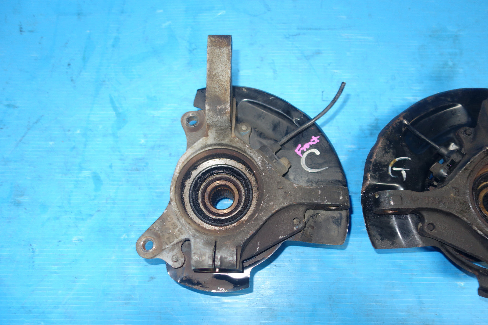 2005-2006 Saab 9-2X Front Spindles Hubs Knuckles Bearings 5X100 Left & Right