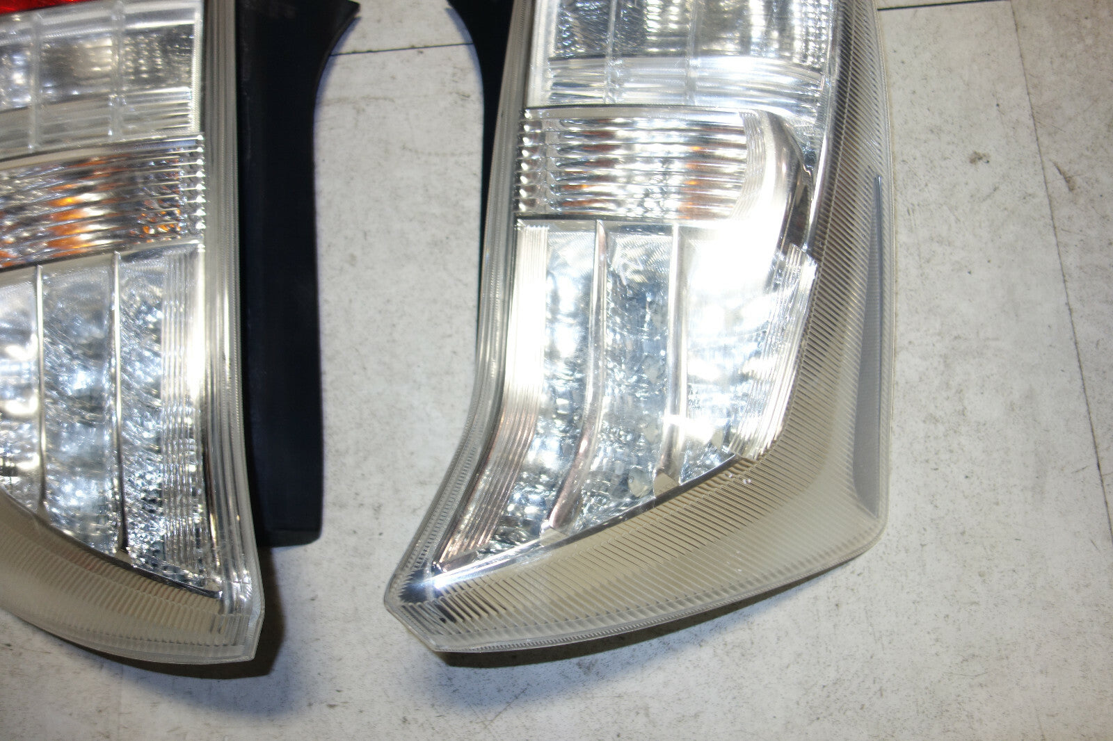 JDM Toyota Prius Taillights Taillamps OEM 2010 2011 OEM Genuine Japan