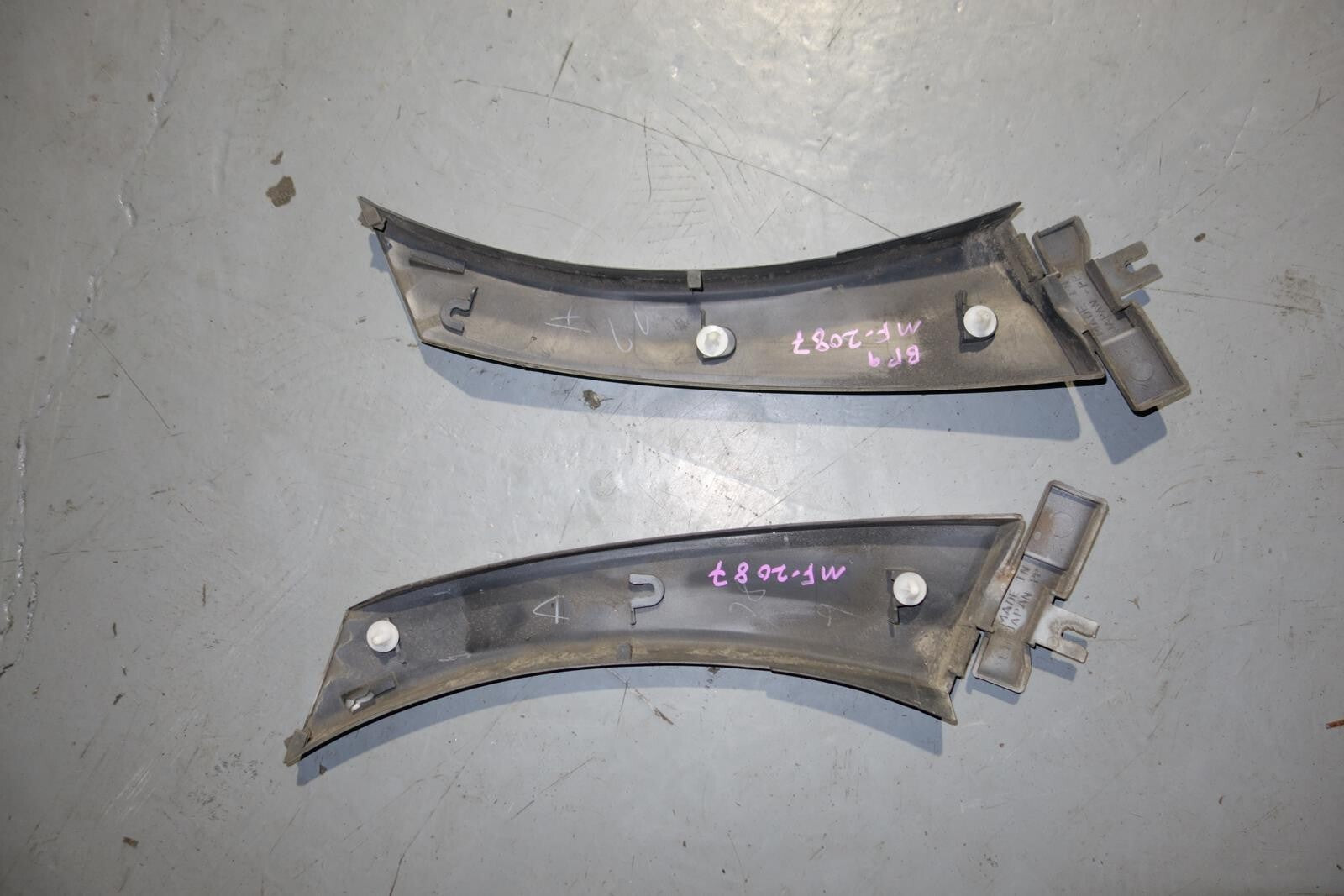 JDM 2005-2009 SUBARU LEGACY OEM QUARTER PANEL TRIM MOULDING  PAIR MF-2087