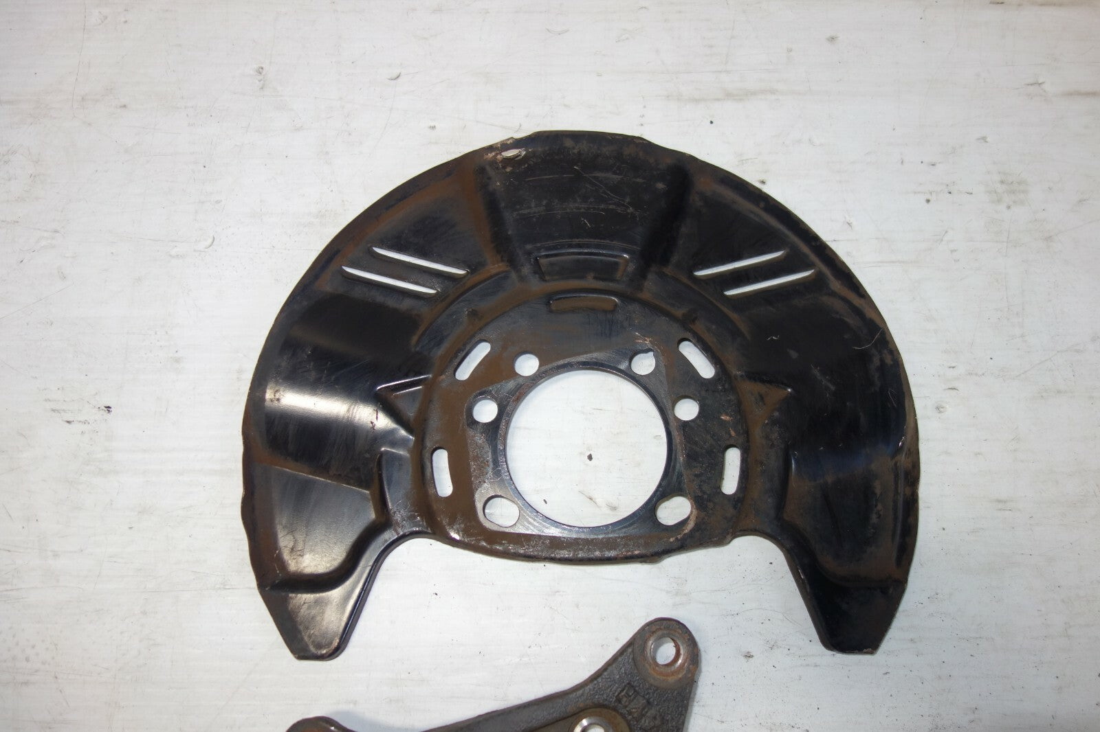 JDM SUBARU FORESTER FRONT HUB KNUCKLE SPINDLE RIGHT SUSPENSION 2009-2014 SPINDLE
