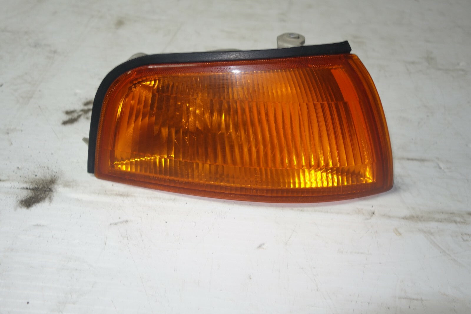 JDM 1996-1998 MITSUBISHI LANCER AVO 4 OEM FRONT RIGHT CORNER LIGHT SIGNAL LIGHTS