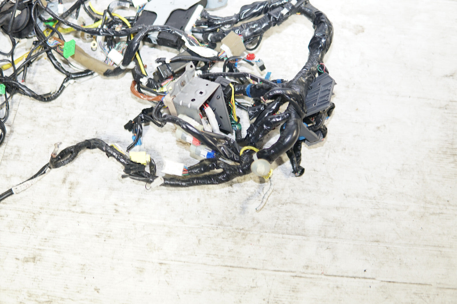 JDM Subaru Forester EJ205 AVCS Turbo Computer Wire Harness Wiring 22611AG562