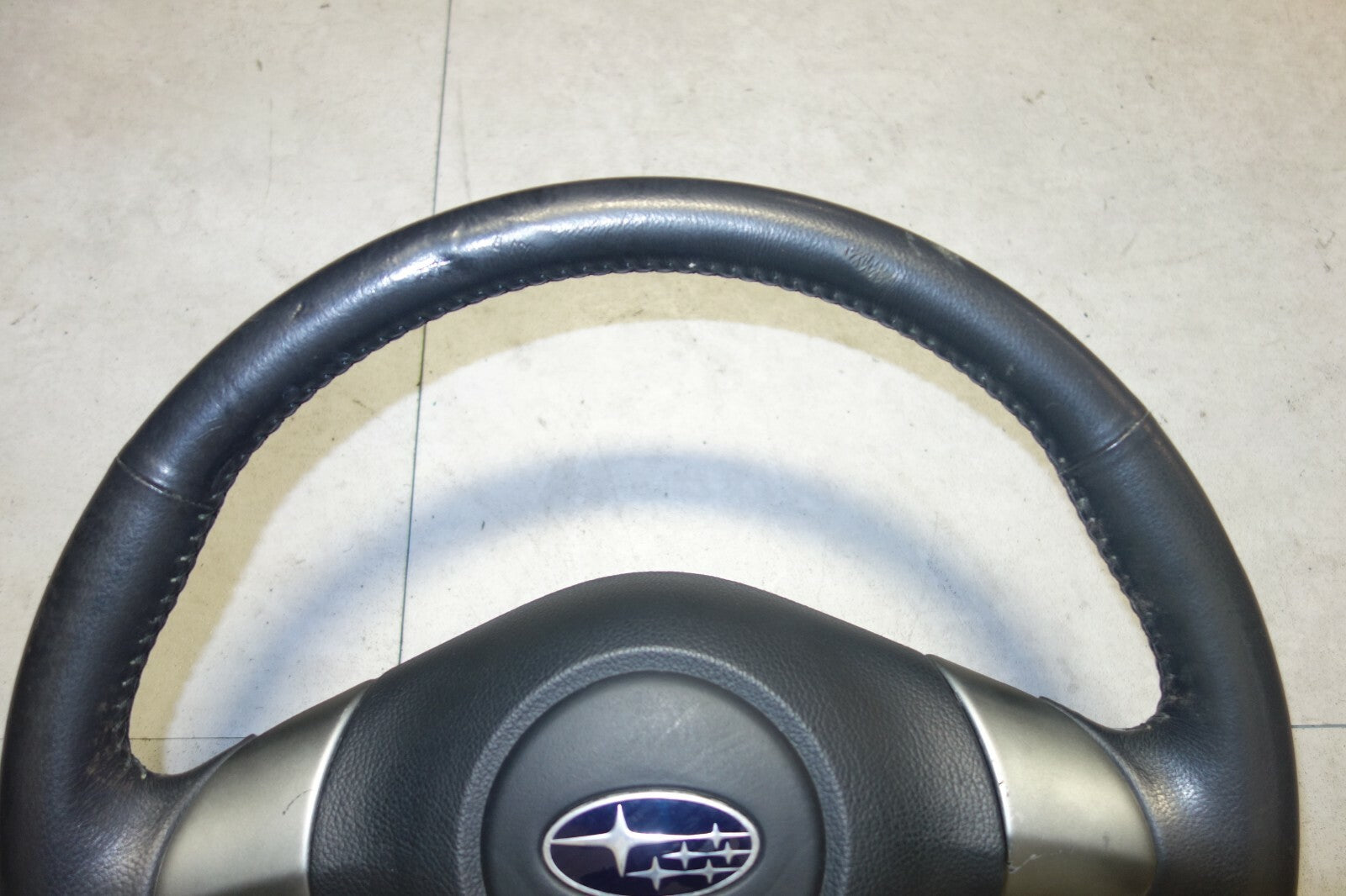 JDM 2005-2009 SUBARU LEGACY & OUTBACK MOMO STEERING WHEEL & HUB 05-2009 JD-1006