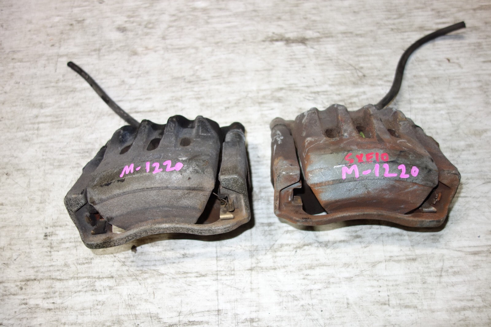 JDM 2001-2005 TOYOTA ALTEZZA LEXUS IS300 OEM FRONT 2 POT BRAKE CALIPERS ORIGINAL