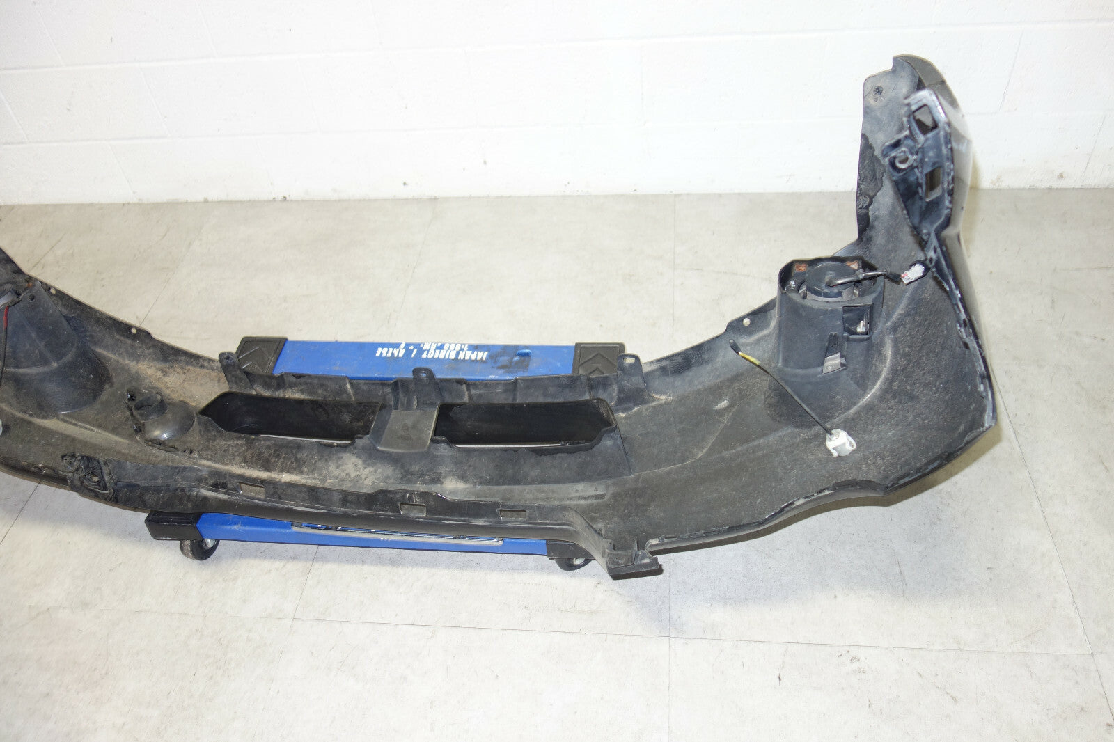 JDM Subaru Outback Wagon OEM Front Bumper Cover Assembly + Fog Lights 2008-2009