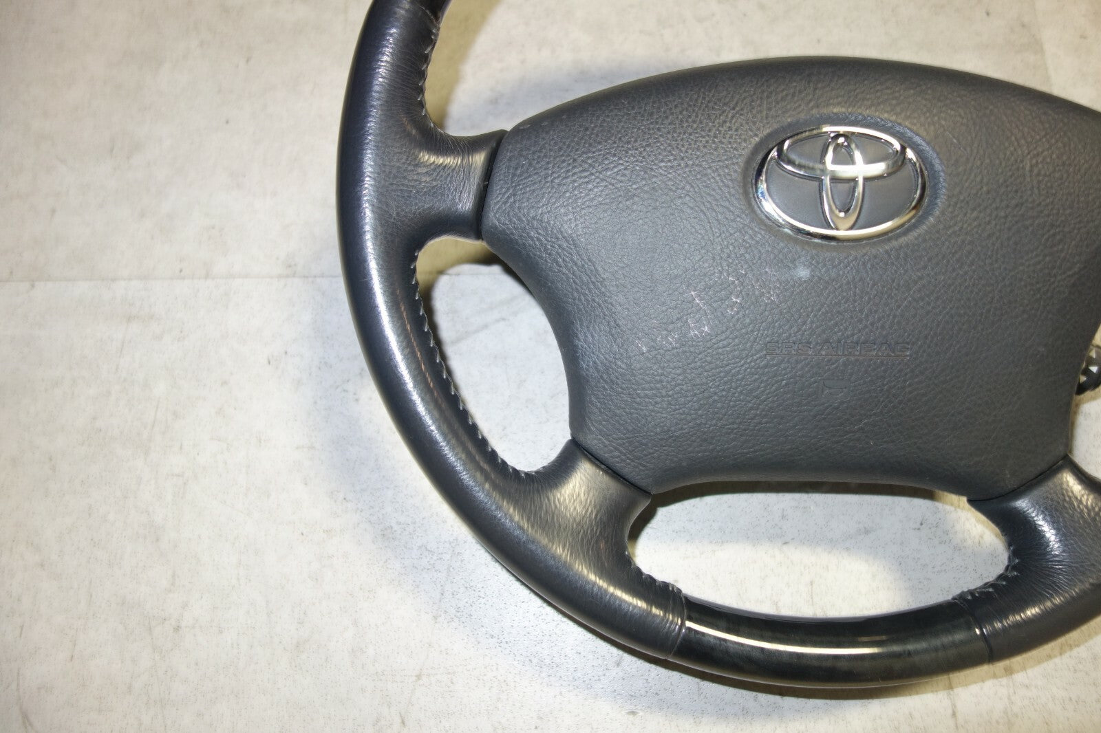 JDM Toyota Steering Wheel Estima ACR30 Used OEM Imported from Japan
