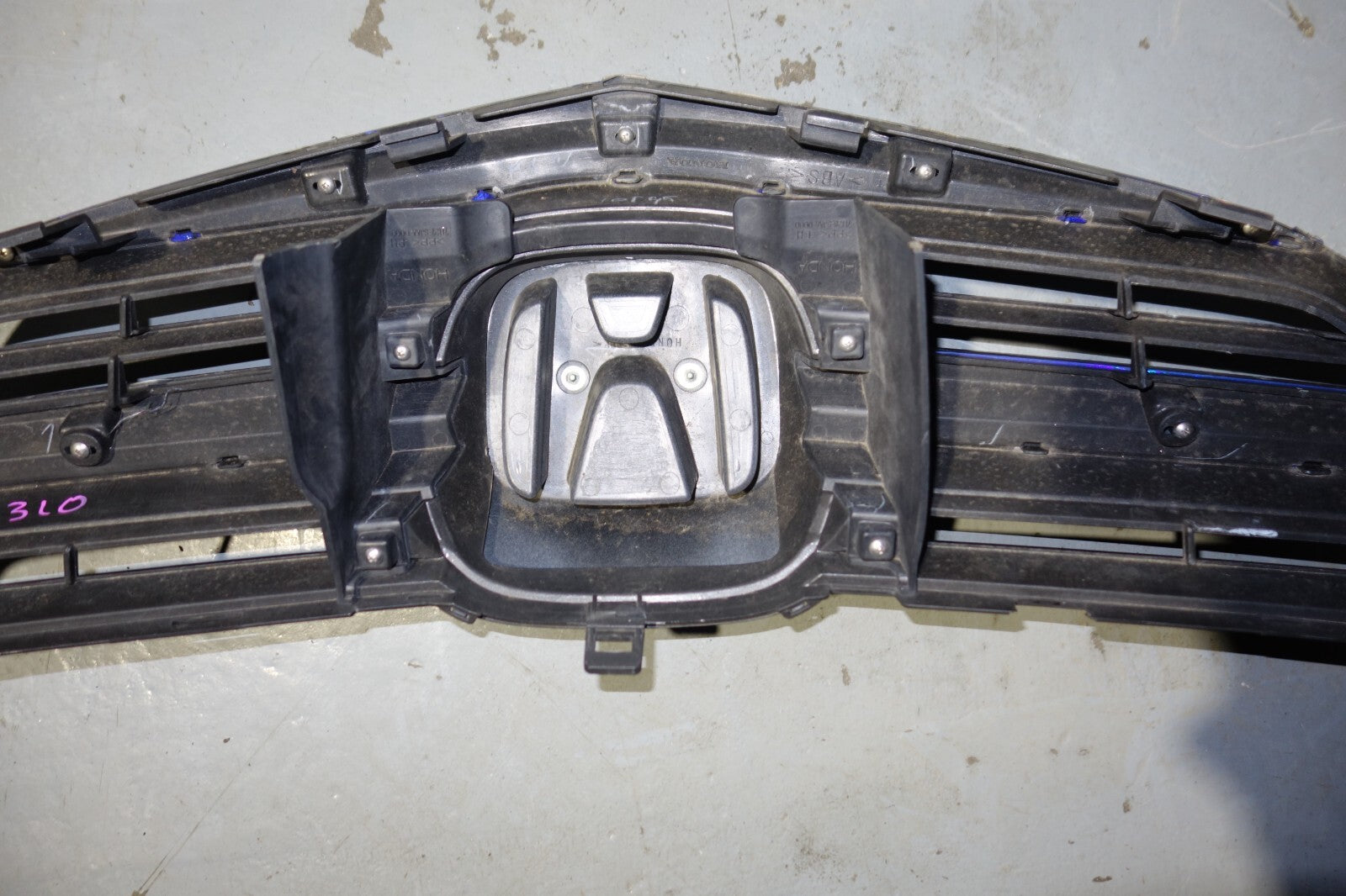 JDM Acura RL OEM Front Grille Honda Emblem KB1 2005 2006 2007 2008 MF-1310