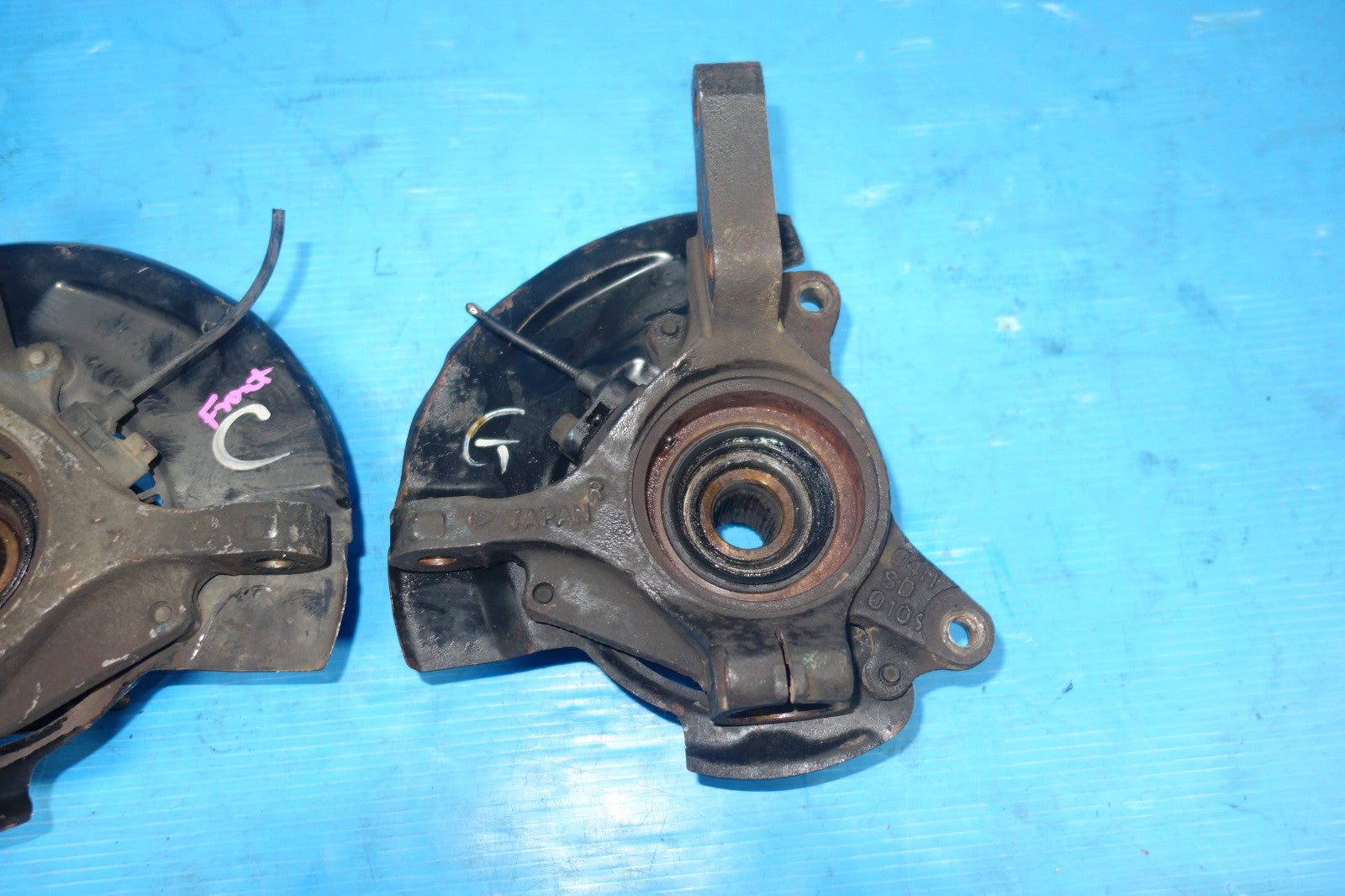 2005-2006 Saab 9-2X Front Spindles Hubs Knuckles Bearings 5X100 Left & Right