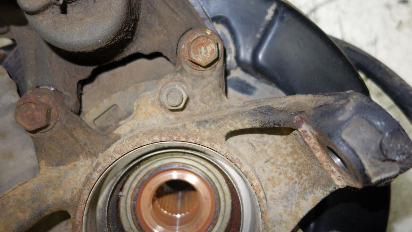 JDM 2000-2005 LEXUS IS300 REAR LH SPINDLE WHEEL HUB BEARING KNUCKLE SUSPENSION