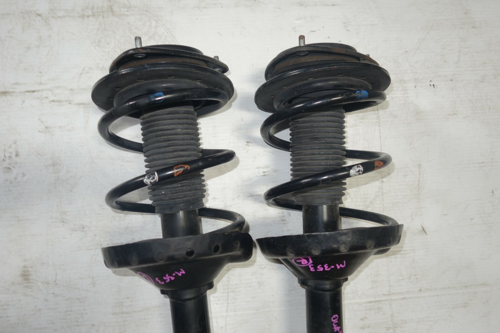 JDM 05-09 SUBARU LEGACY OUTBACK OEM KYB FRONT SHOCKS STRUTS ASSEMBLY  WAGON ONLY