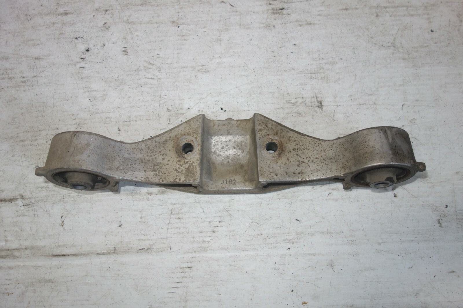 JDM 2005-2009 SUBARU LEGACY OUTBACK SPEC-B REAR ALUMINUM DIFFERENTIAL MOUNT