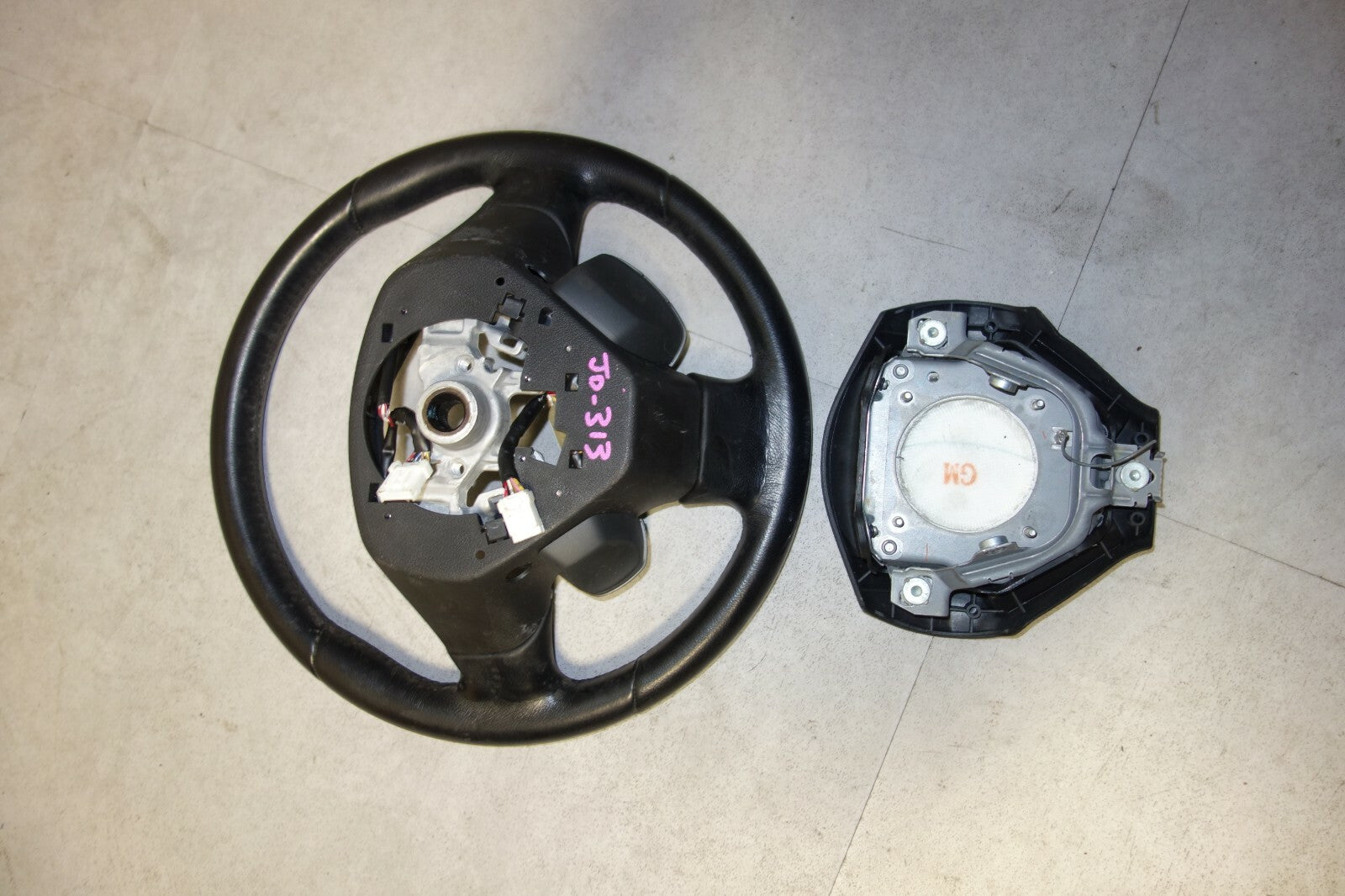 JDM Subaru Impreza WRX Legacy Forester OEM MOMO Steering Wheel & Hub
