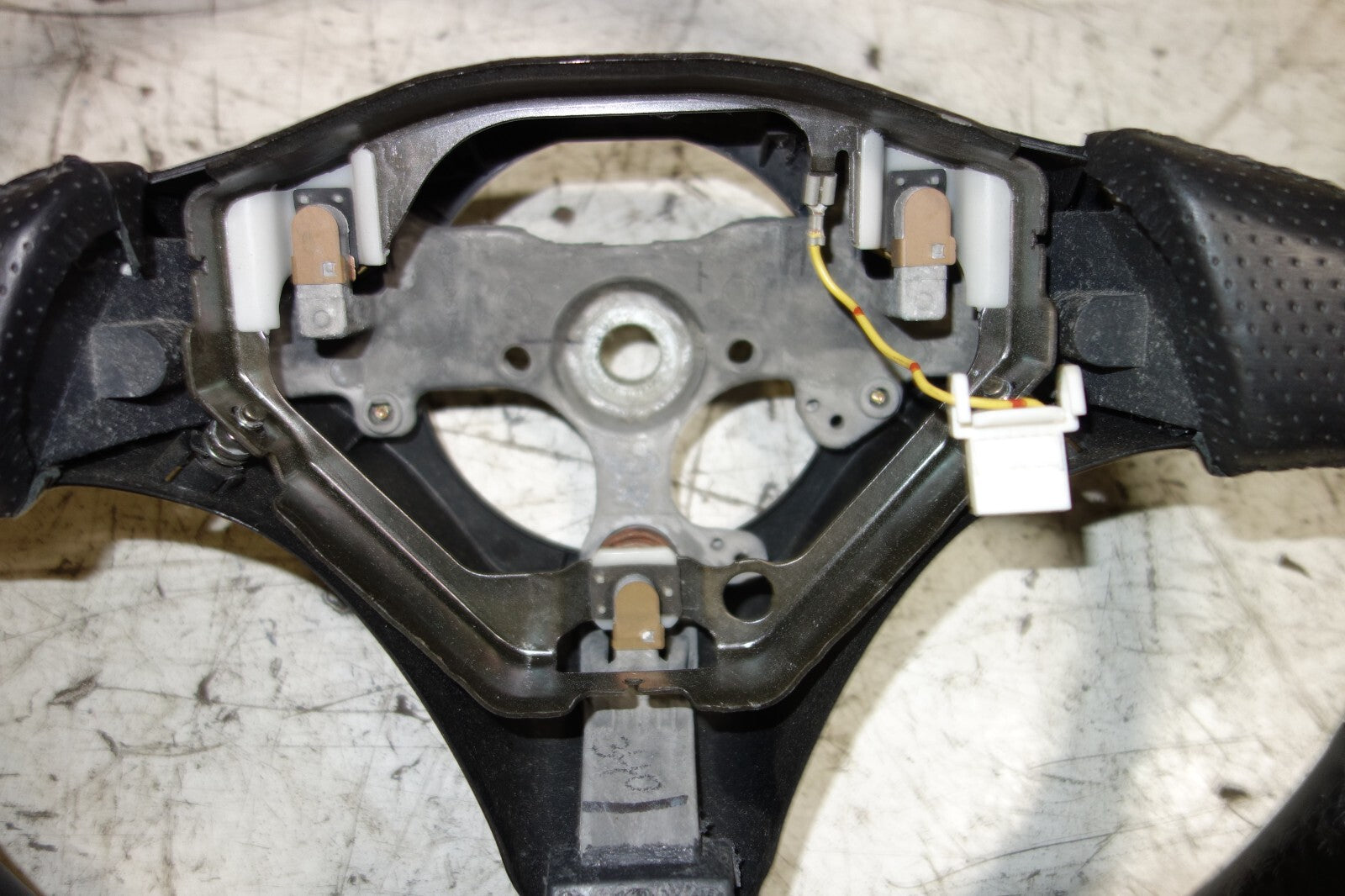 JDM 2000-2005 TOYOTA CELICA  STEERING WHEEL ZZT231 ZZT230