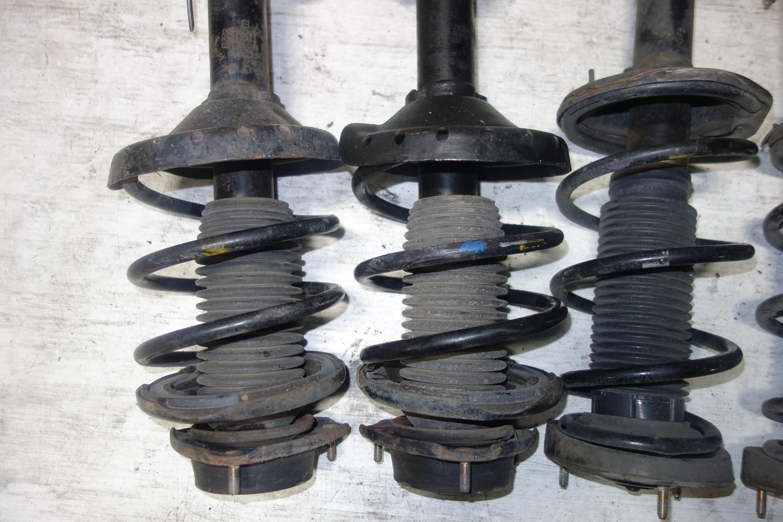 車のパーツ 2006 Subaru Impreza shock absorbers JDM Subaru Impreza WRX KYB OEM Shocks Coil Springs Struts